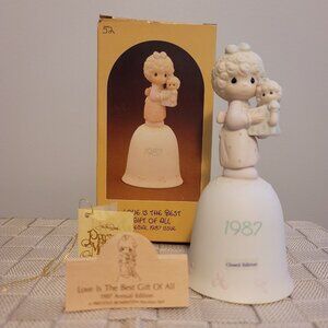 VINTAGE PRECIOUS MOMENTS FIGURINE "LOVE IS THE BEST GIFT OF ALL" 1987 BELL
